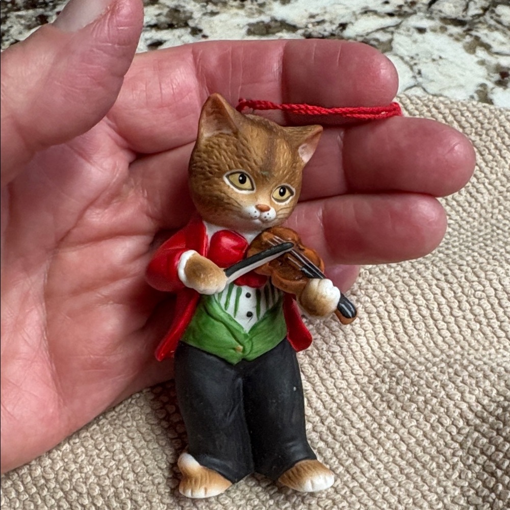 Vintage (1985) Gordon Fraser Cat Figure Violinist Ornament